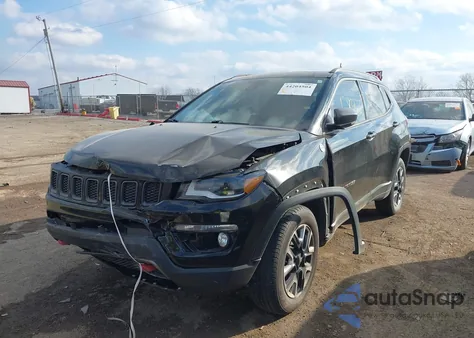 2018 Jeep Compass Trailhawk 4X4 из США, поврежденный, VIN 3C4NJDDB8JT272872